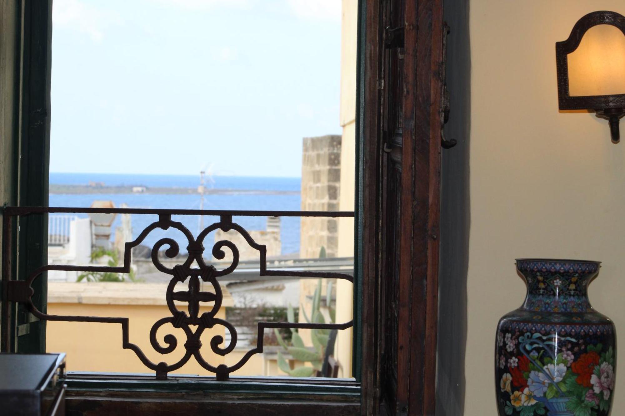 Palazzo Senape De Pace Bed & Breakfast Gallipoli Bagian luar foto