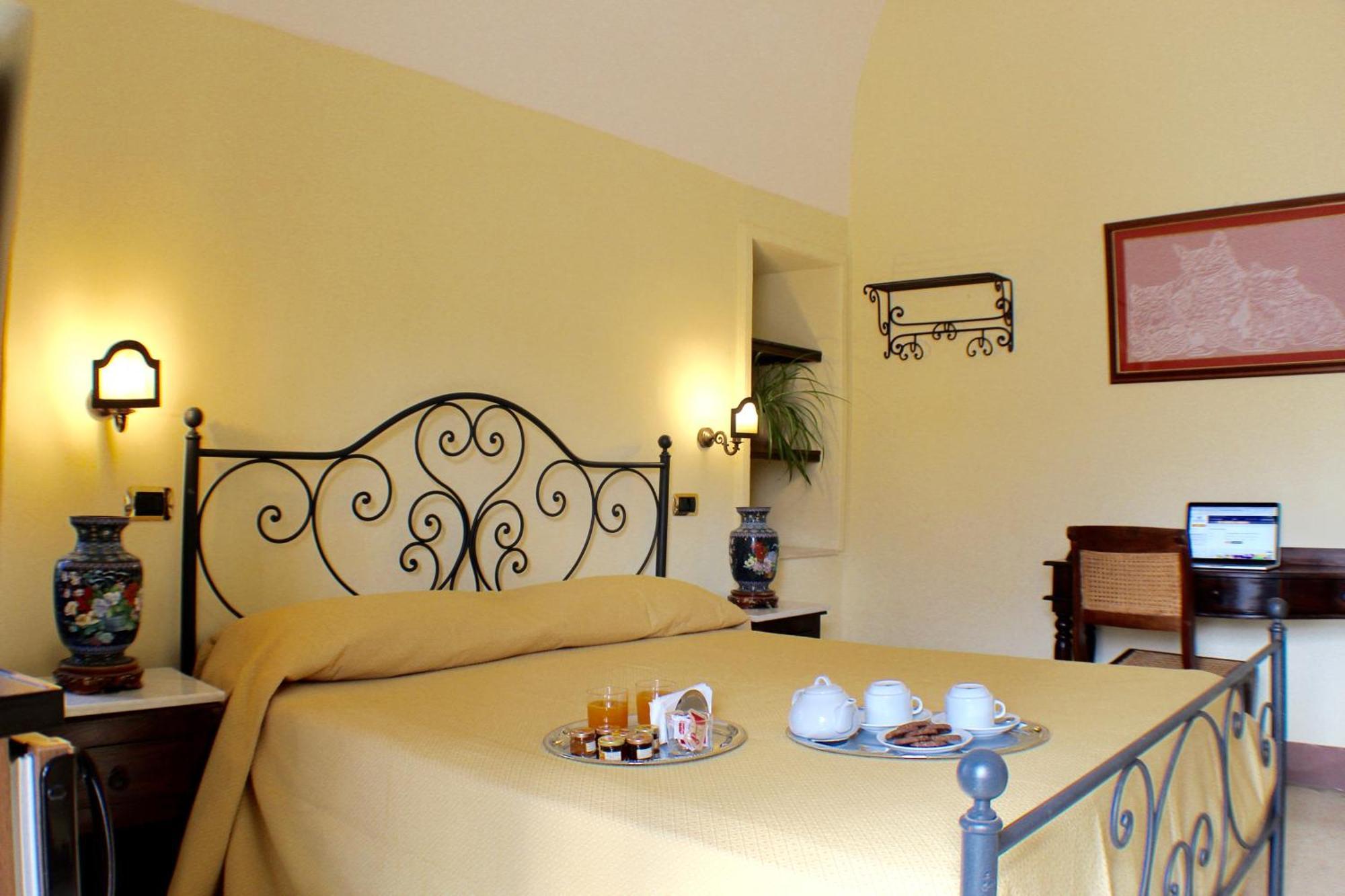 Palazzo Senape De Pace Bed & Breakfast Gallipoli Bagian luar foto