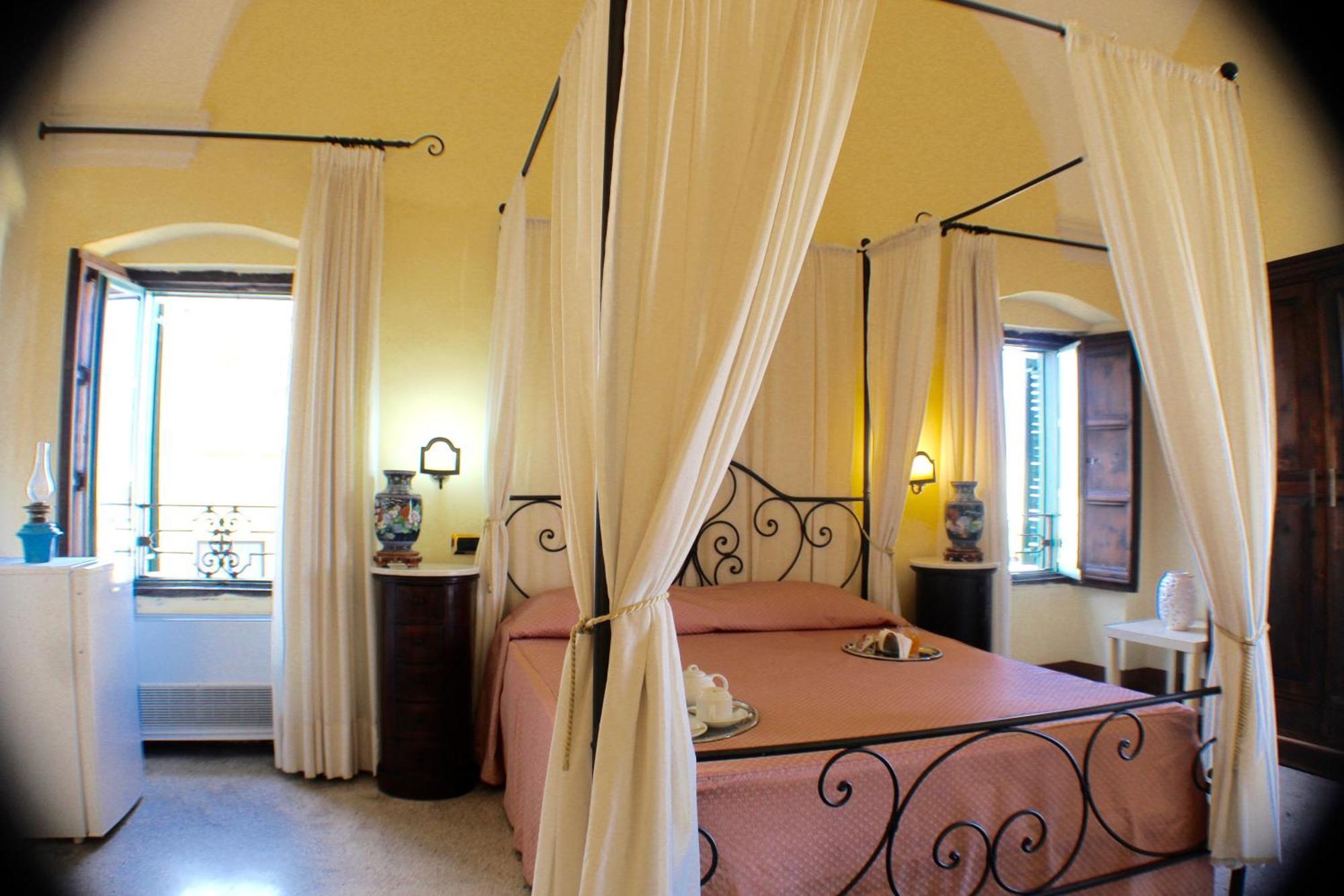 Palazzo Senape De Pace Bed & Breakfast Gallipoli Bagian luar foto