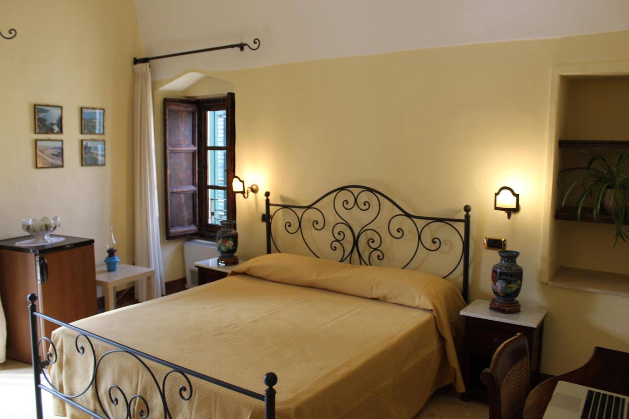 Palazzo Senape De Pace Bed & Breakfast Gallipoli Bagian luar foto