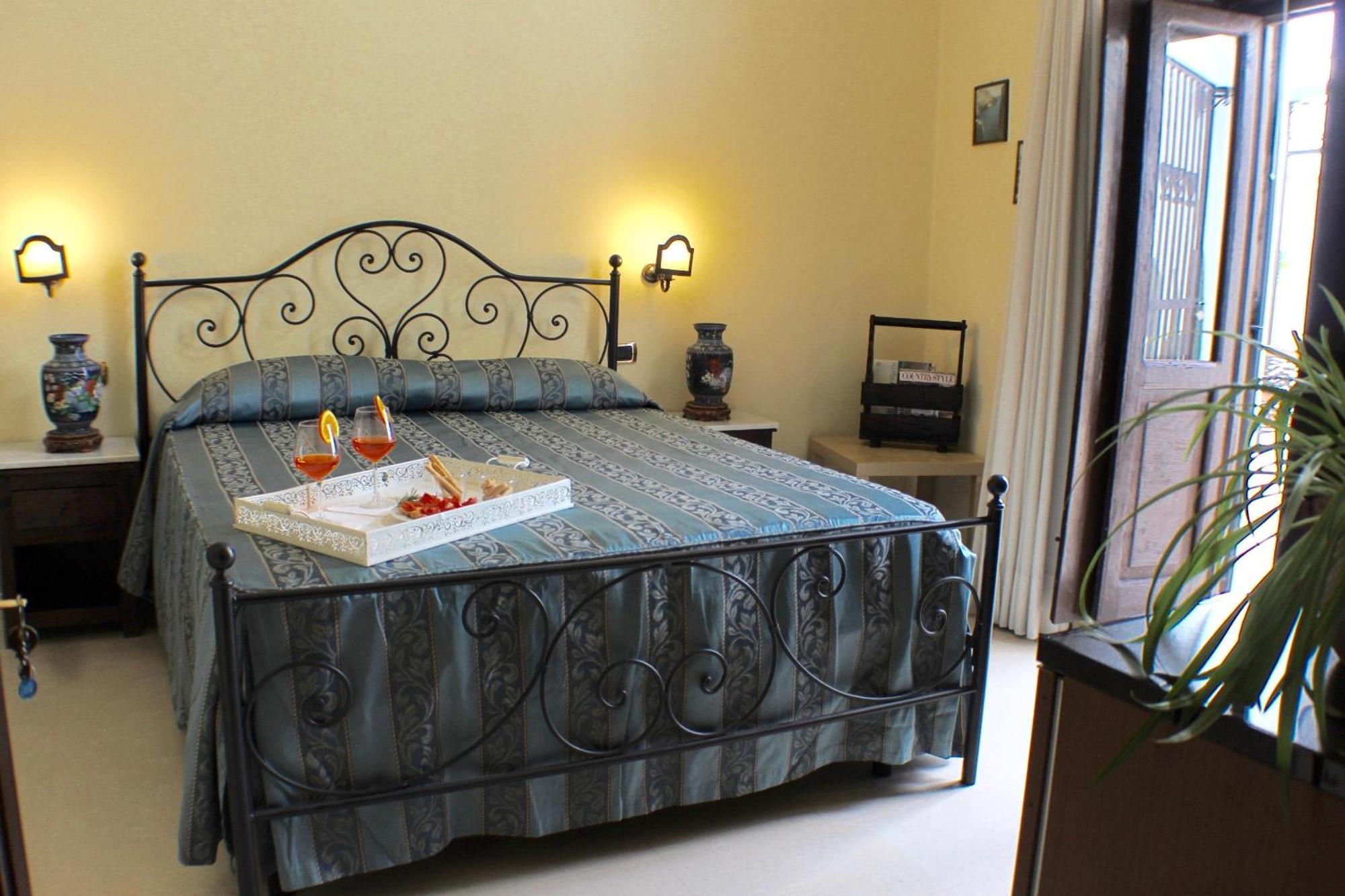 Palazzo Senape De Pace Bed & Breakfast Gallipoli Bagian luar foto